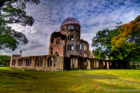 Le Genbaku Dome à Hiroshima. Le Genbaku Dome à Hiroshima.
