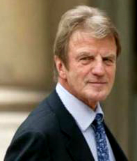 Illust: M. Bernard Kouchner, 42.4 ko, 197x231