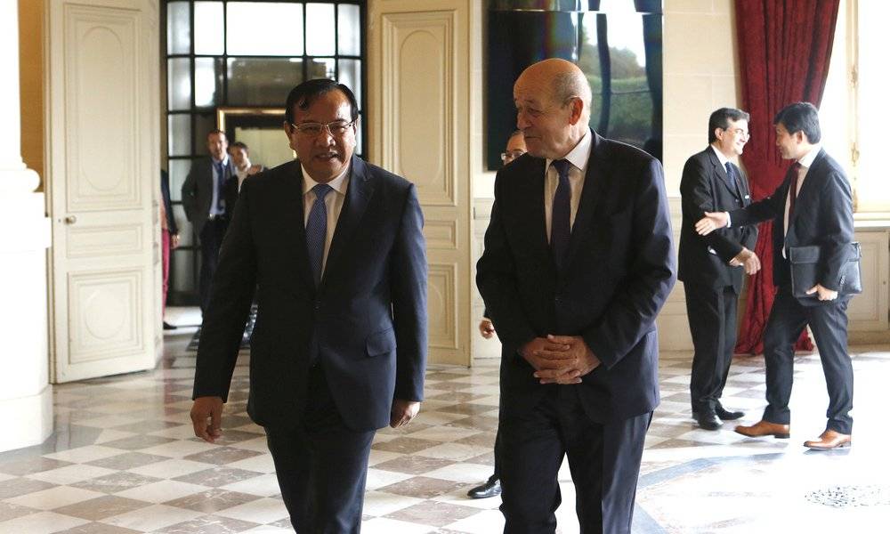 Image Diaporama - Jean-Yves Le Drian et Sokhonn Prak, Ministre (...)