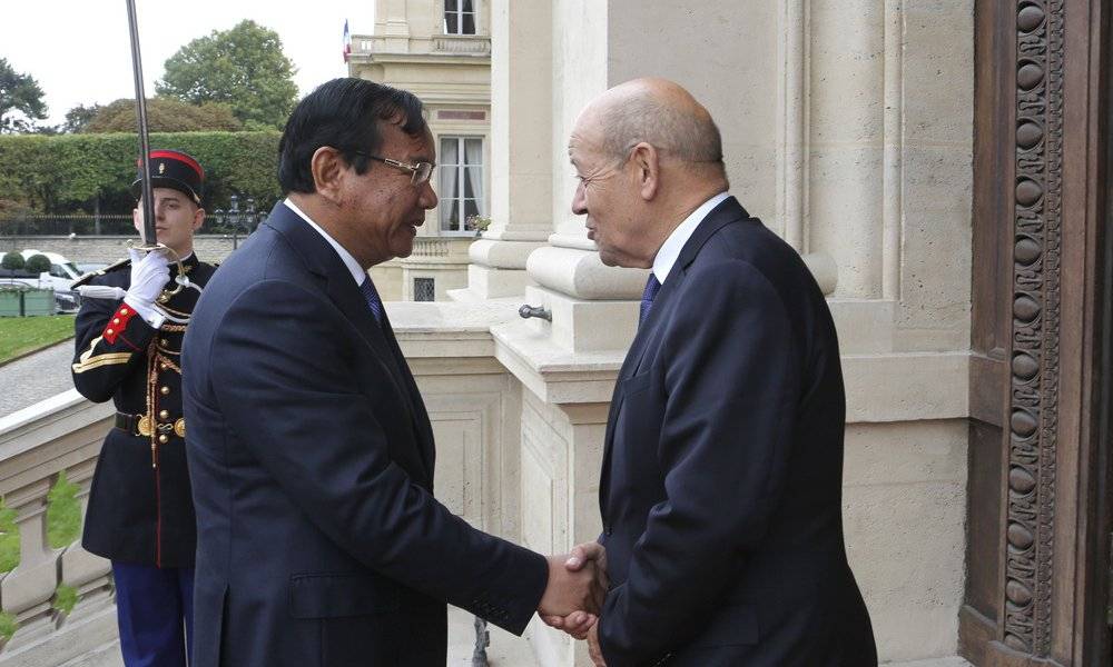 Image Diaporama - Jean-Yves Le Drian accueillant Sokhonn Prak, (...)