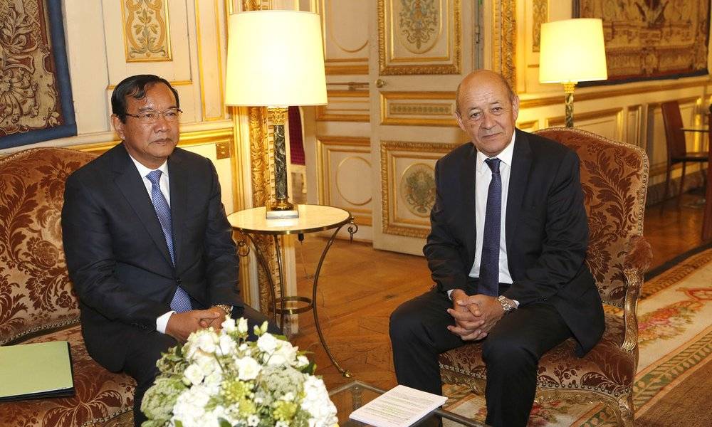 Image Diaporama - Jean-Yves Le Drian et Sokhonn Prak, Ministre (...)