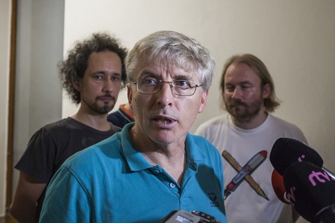 Illust: Conférence de presse, 44.3 ko, 480x320