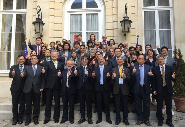 Illust: Le ministre des (...), 61.4 ko, 640x442