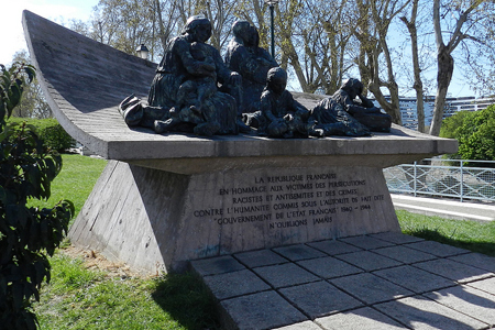 Памятник жертвам облавы «Вель д'Ив» в Париже