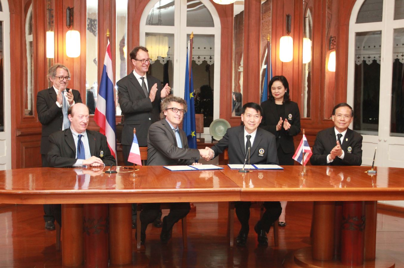 Illust: Signature de l'accor, 169.4 ko, 1356x899