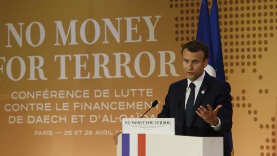 Emmanuel Macron à la tribune de la Conférence No Money For Terror