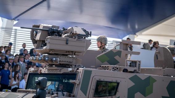 Vue rapprochée d'un char militaire pour illustrer l'évolution technologique des équipements de défense