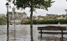 Image Diaporama - Moret-sur-loing : l'église Notre-Dame, la porte (...)