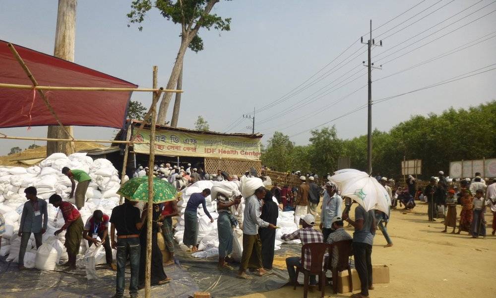 Image Diaporama - Food Distribution at Camp Balukhali