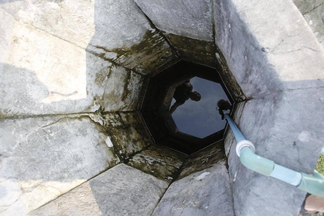 Image Diaporama - Au raz de l'eau : puits d'eau douce qui n'est (...)