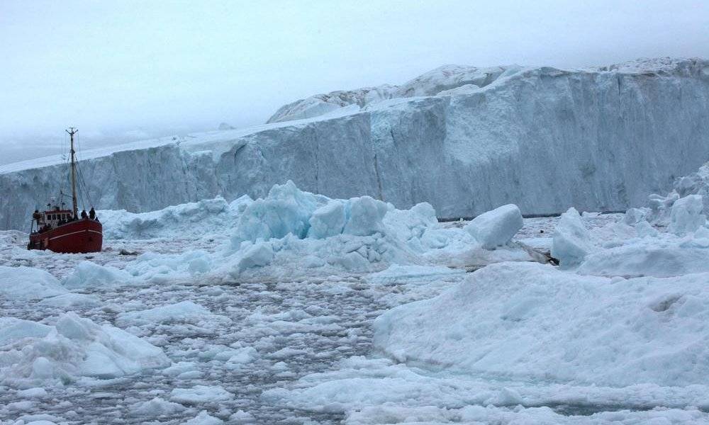 Image Diaporama - Bateau de pêche au large d'Ilulissat, commune (...)