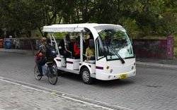 Image Diaporama - Bus électrique circulant sur Villingili, île (...)